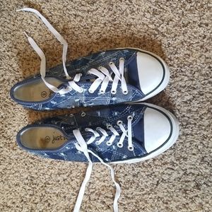 Cute denim shoes small stain inside. Size 9 in women's, worn 2 times.